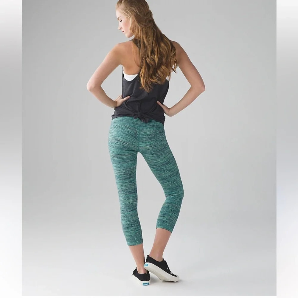 Lululemon wunder under spacedyd Alberta lake fresh teal cropped 21344